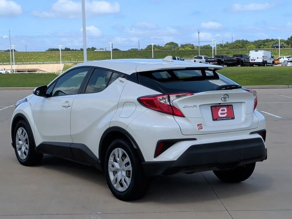 Used 2020 White Toyota LE image 6