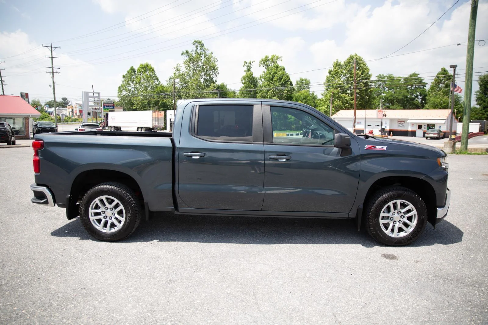 Used 2021 Shadow Gray Metallic Chevrolet LT image 4