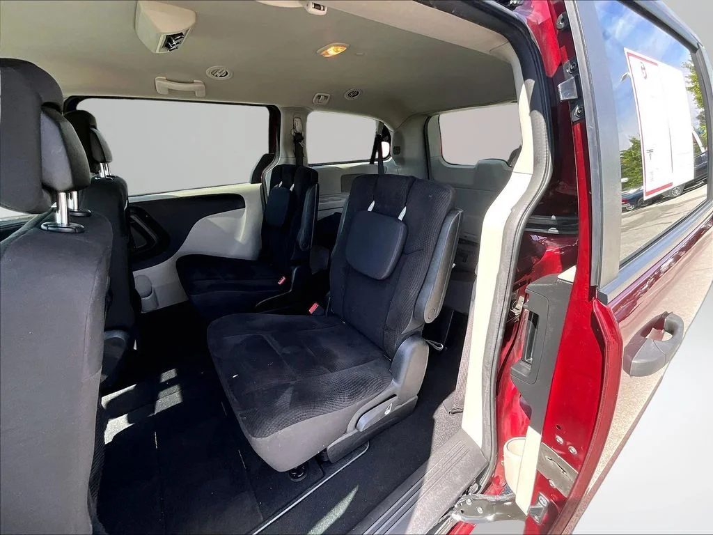 Used 2019 Red Dodge SE image 26