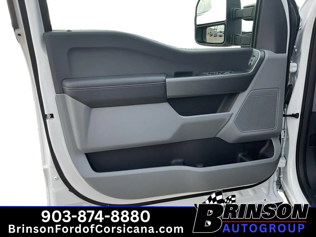 New 2026 Oxford White Ford XL image 8