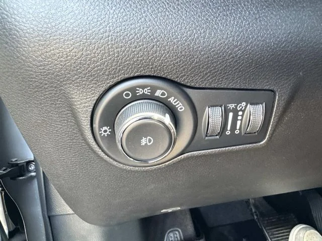 New 2026 Silver Jeep Latitude image 23