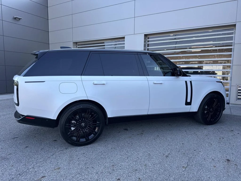 Used 2025 White Land Rover SE image 8