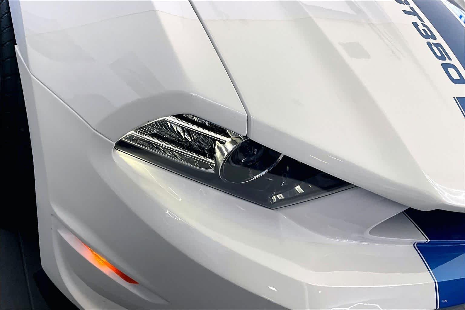 Used 2013 Performance White Ford GT Premium image 24