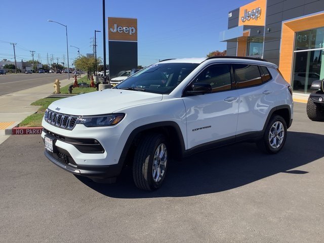 2025 Jeep Compass Latitude photo 3