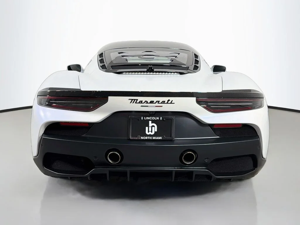 Used 2022 White Maserati Base image 6