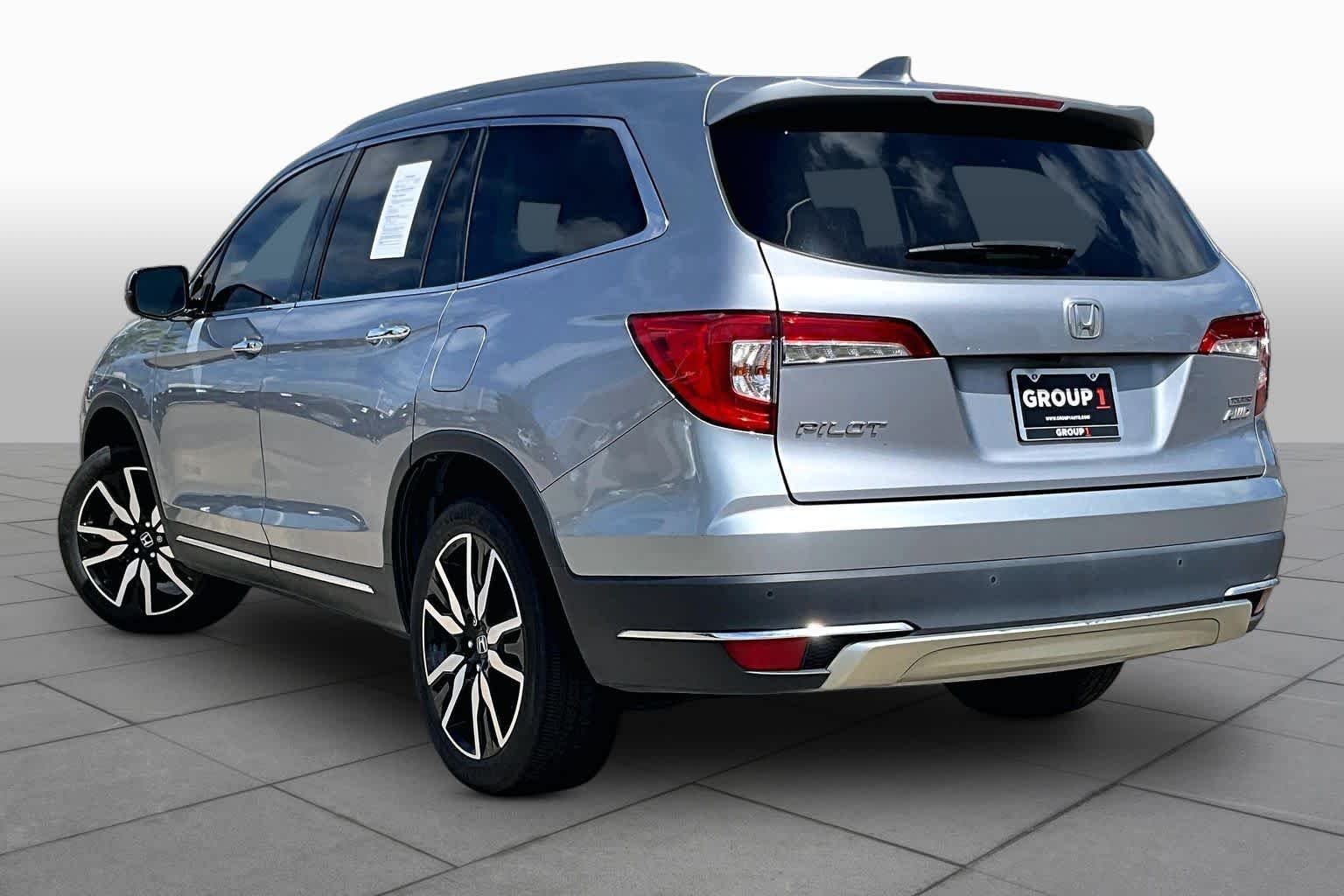 Used 2019 Lunar Silver Metallic Honda Touring 8-Passenger image 11