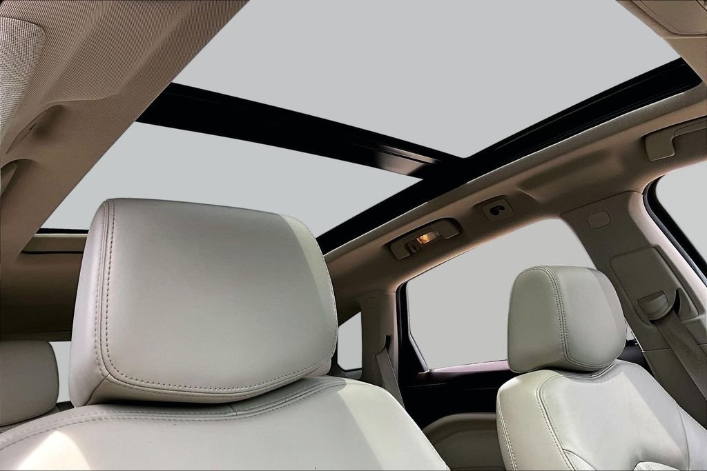 Used 2010 Red Cadillac Luxury image 17