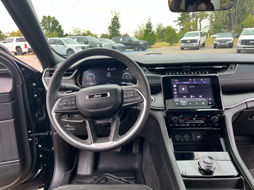 Used 2025 Black Jeep Altitude X image 21