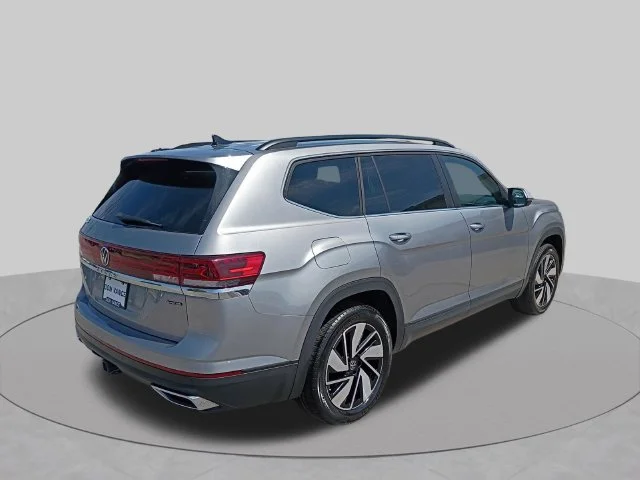 Used 2025 Gray Volkswagen 2.0T SE w/Technology image 5