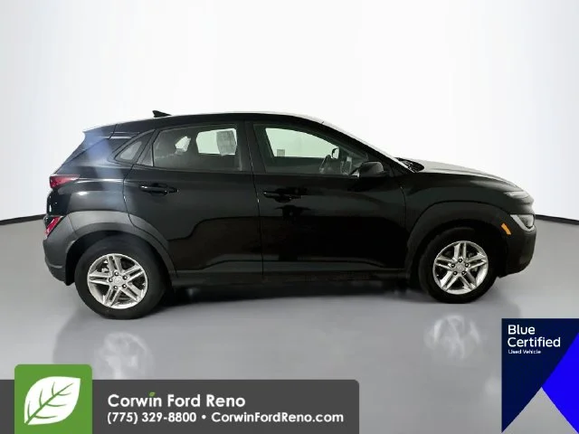 Used 2022 Ultra Black Hyundai SE image 11