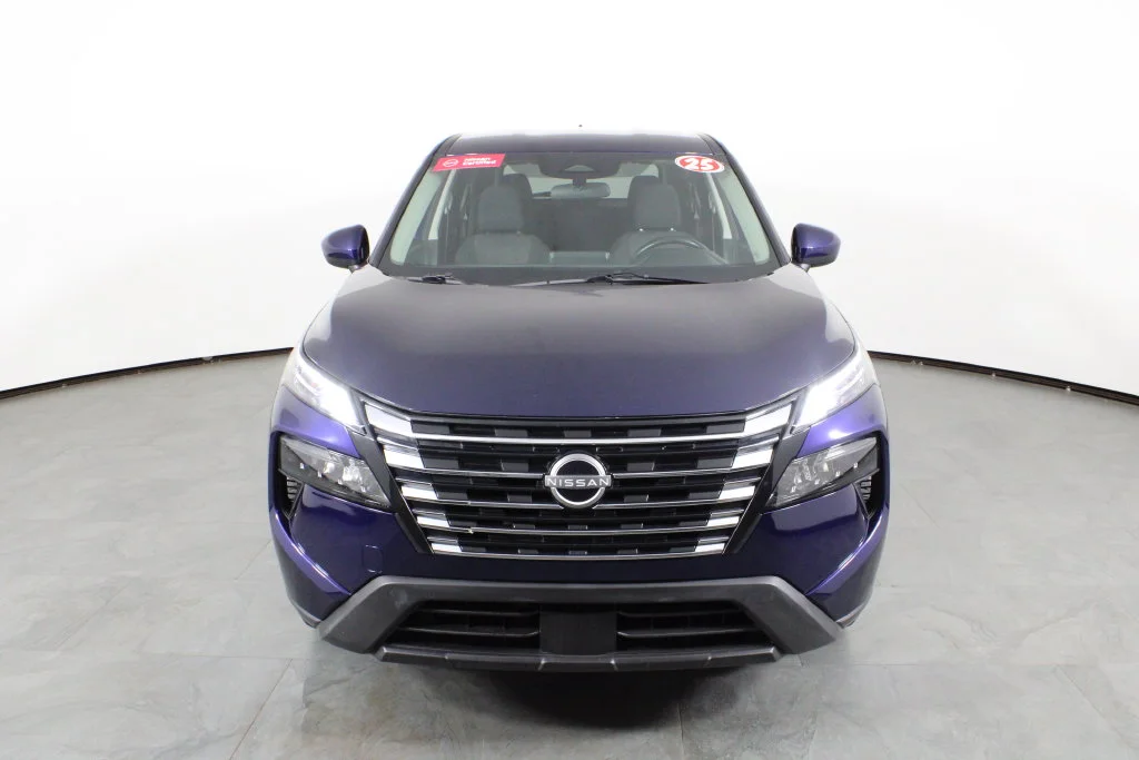 2025 Nissan Rogue SV - Photo 11