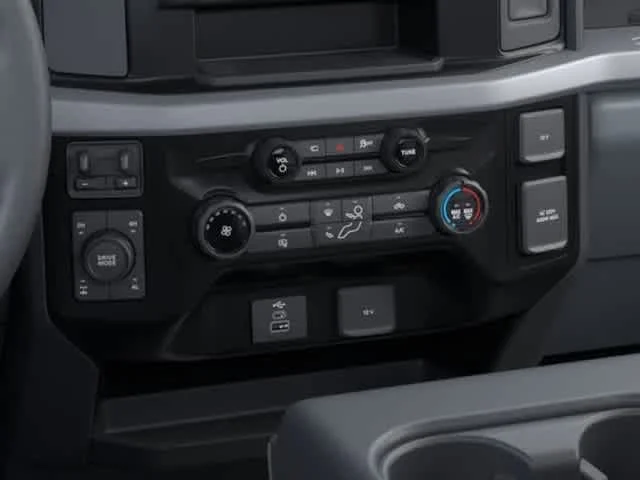 New 2026 Oxford White Ford XLT image 15