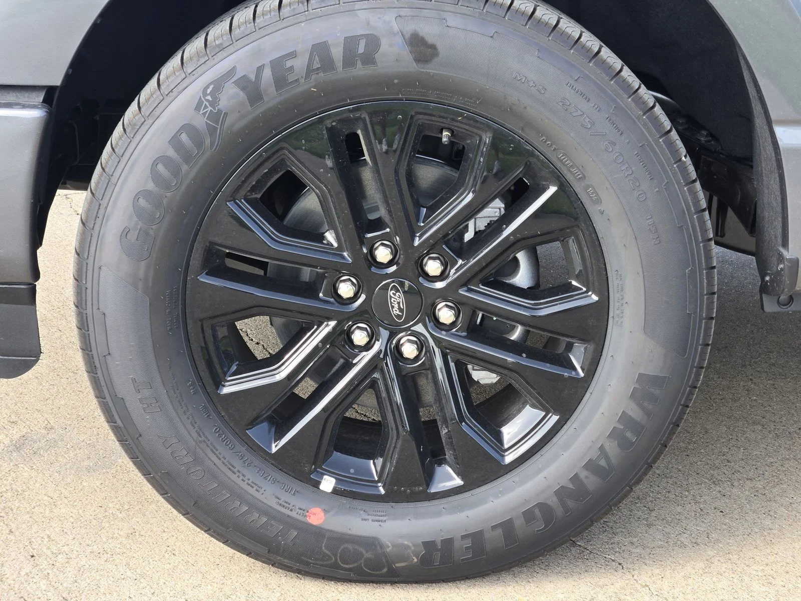New 2026 Carbonized Gray Metallic Ford XLT image 7