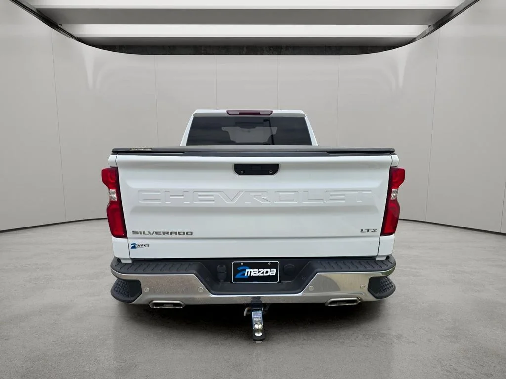 Used 2022 Summit White Chevrolet LTZ image 4