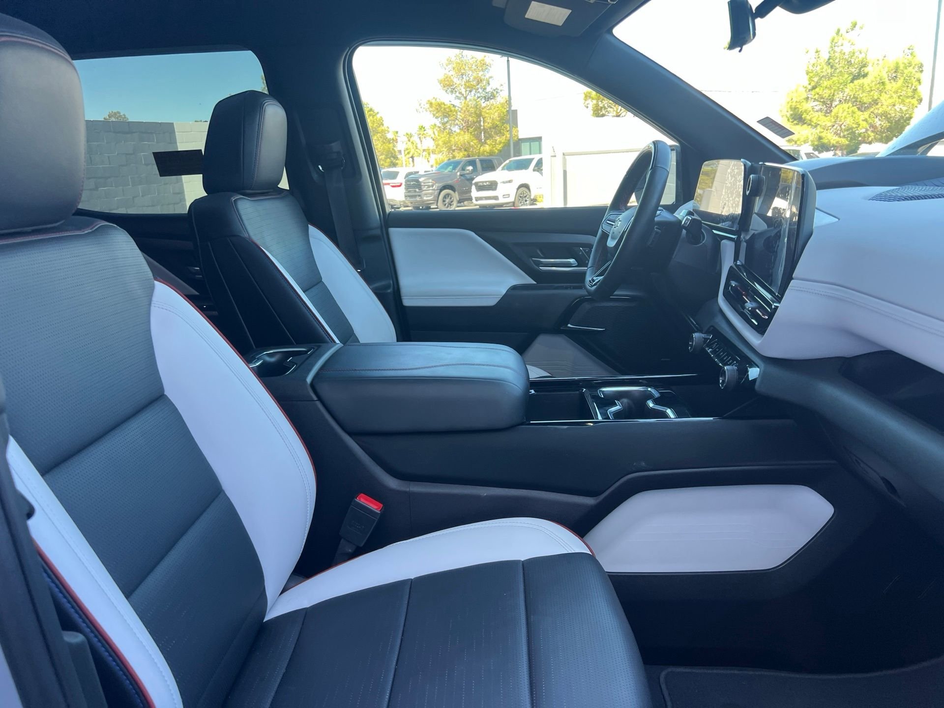 Used 2025 Gray Chevrolet RST image 27