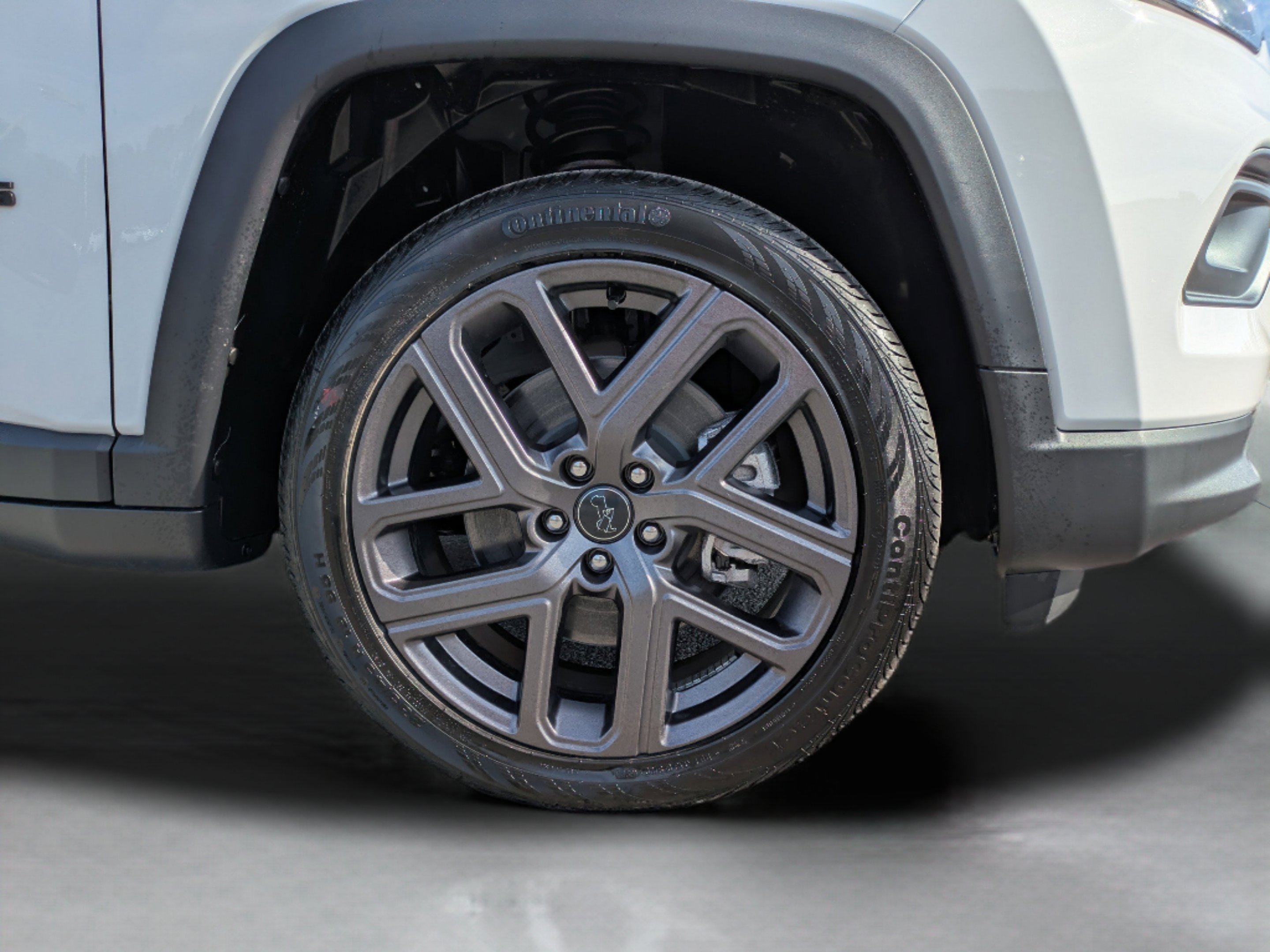 New 2026 Bright White Clearcoat Jeep Latitude Altitude image 12