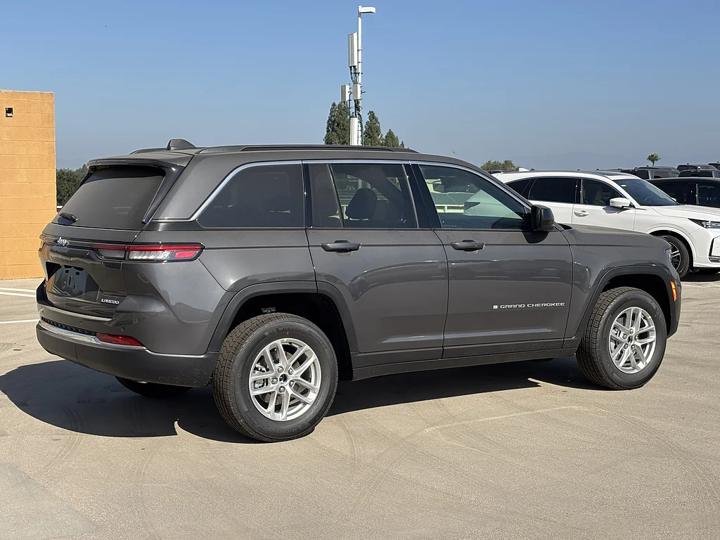 New 2026 Baltic Grey Metallic Clear Coat Jeep Altitude 4x4 image 3
