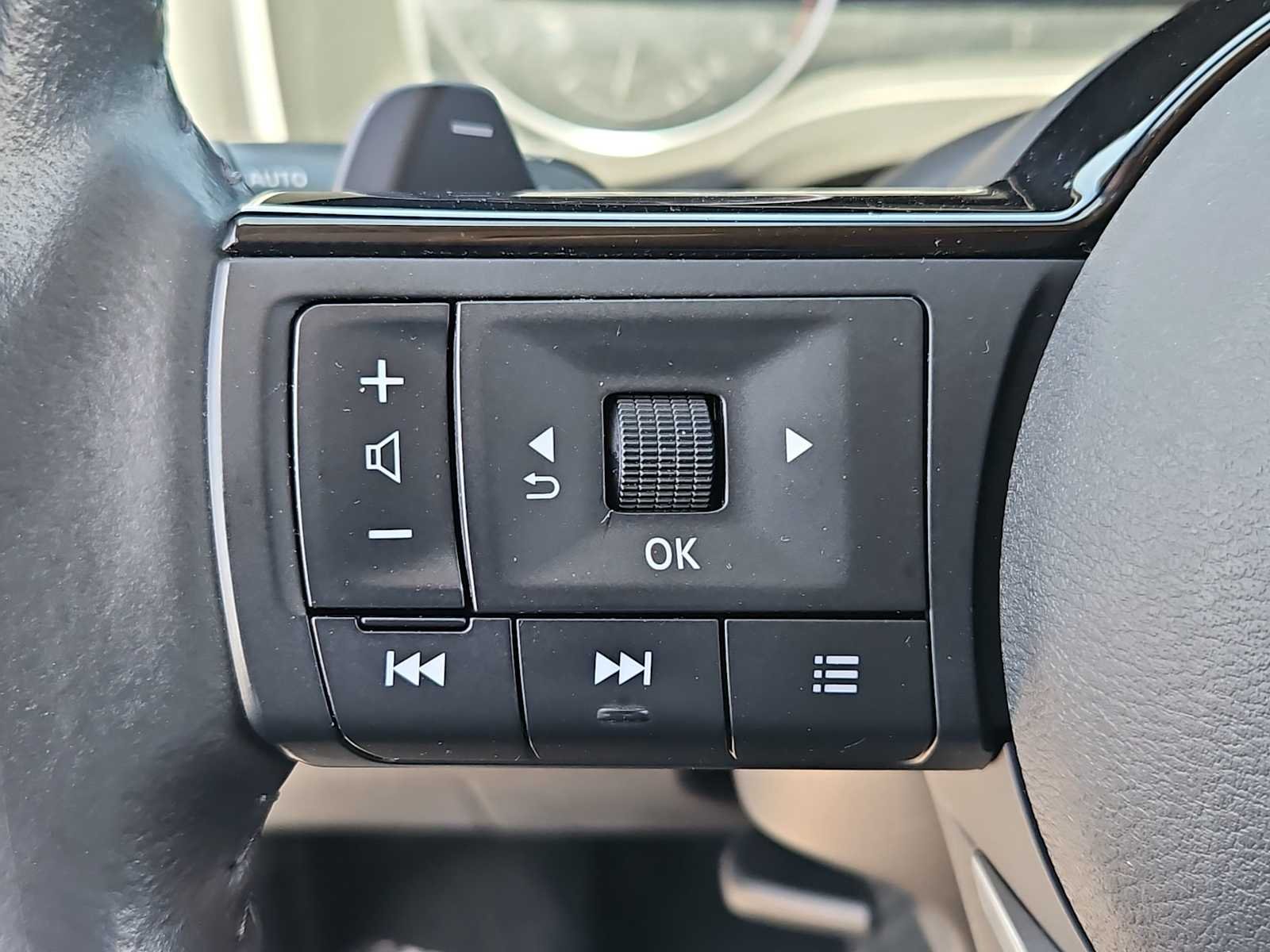 Used 2023 Boulder Gray Pearl/Super Black Nissan SV image 23