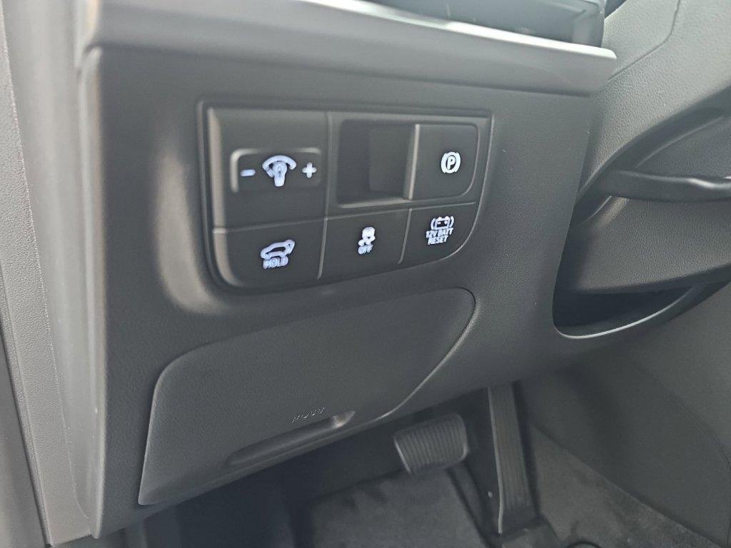 New 2026 White Hyundai SEL AWD image 15