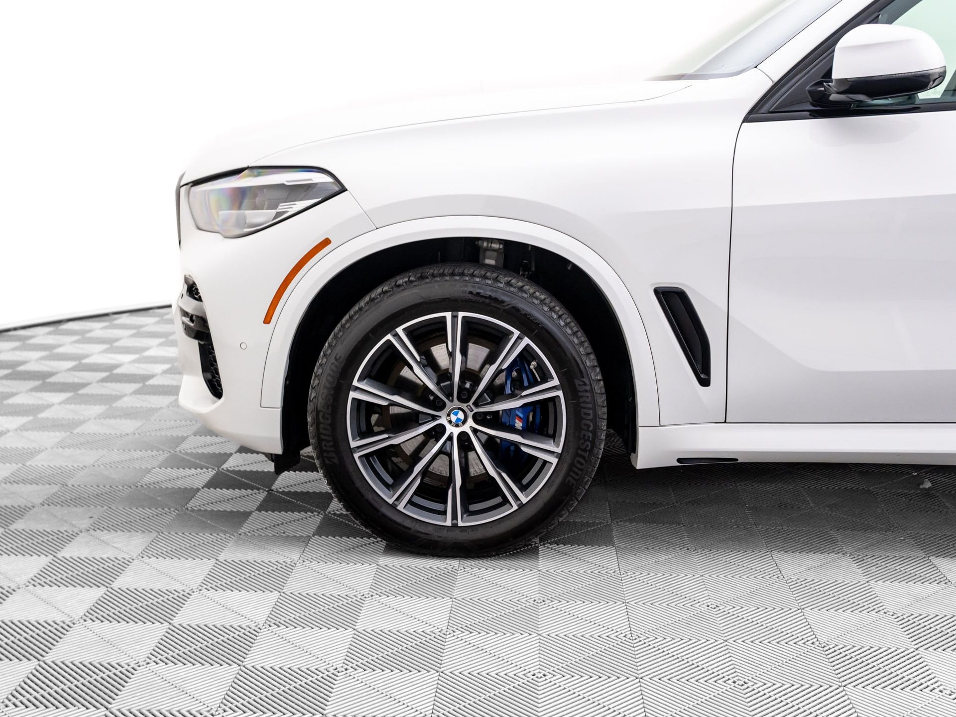 Certified Used 2023 Alpine White BMW M50i image 38