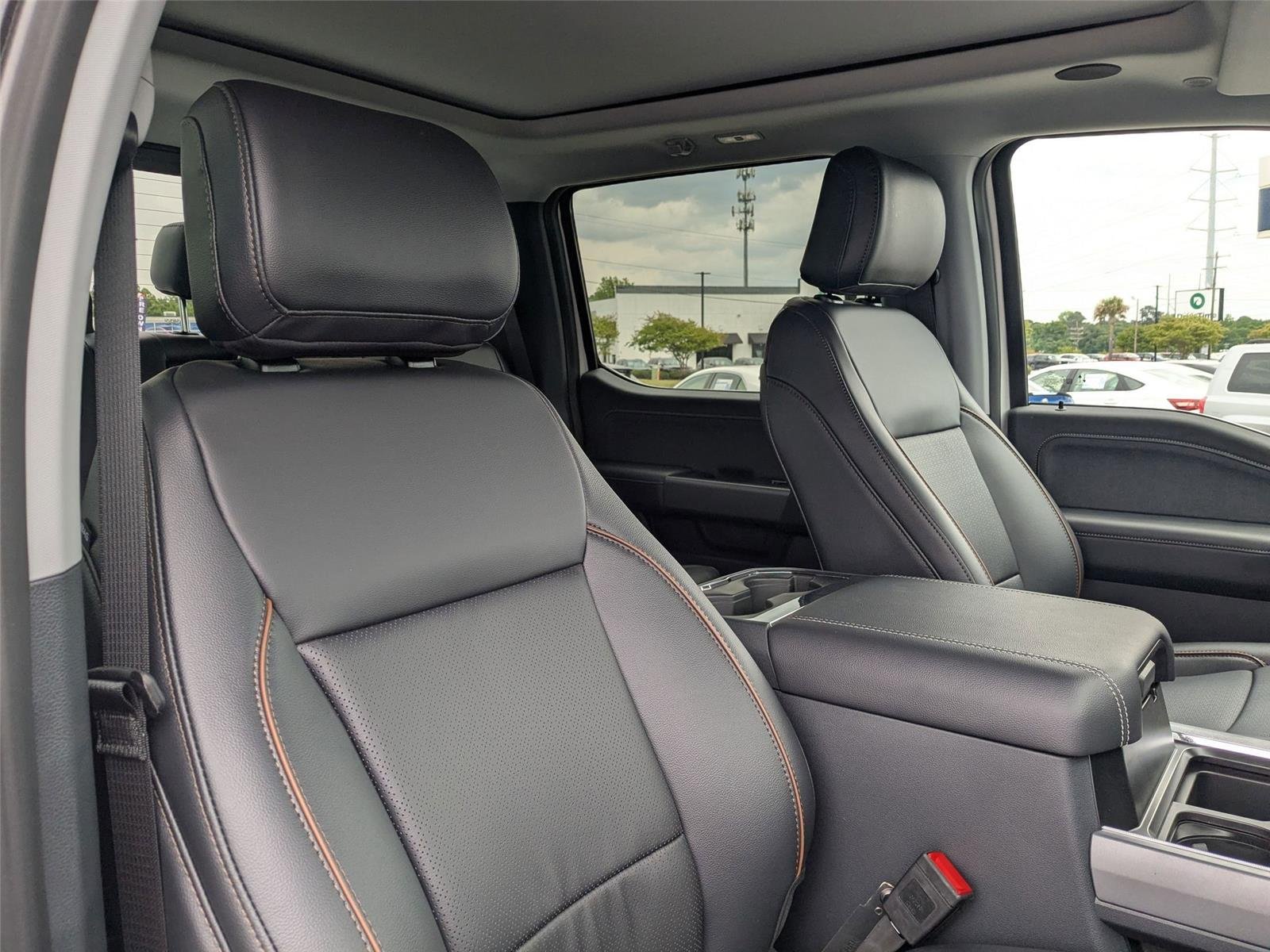 New 2025 Star White Metallic Tri-Coat Ford LARIAT image 36