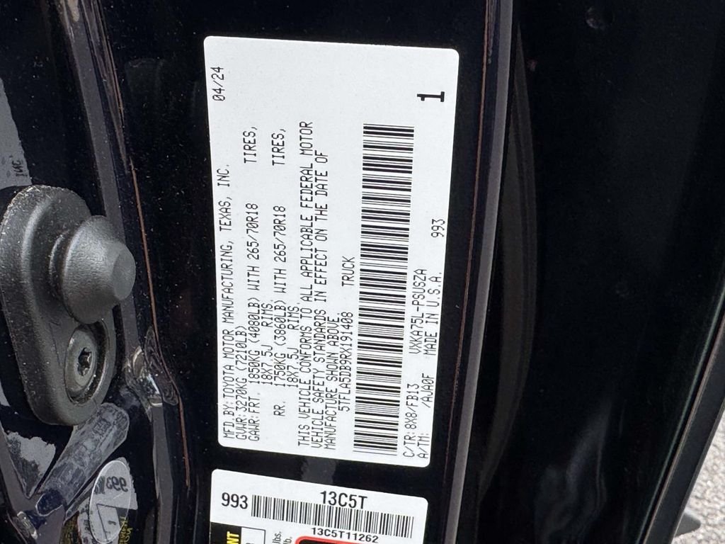 Used 2024  Toyota SR5 image 27