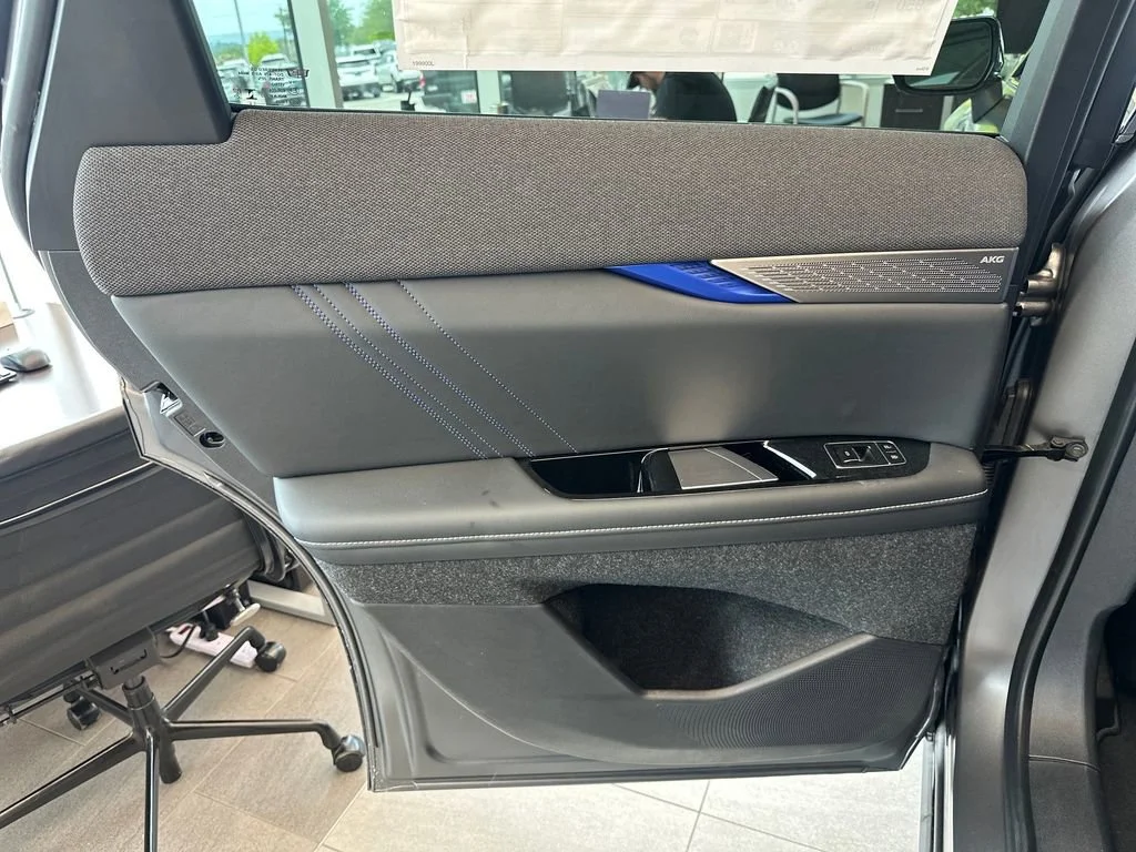 2026 Cadillac OPTIQ V-Series - Photo 29