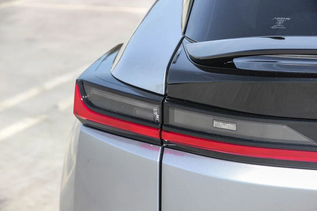 New 2026 Iridium and Black Onyx Lexus  550e F SPORT AWD image 7