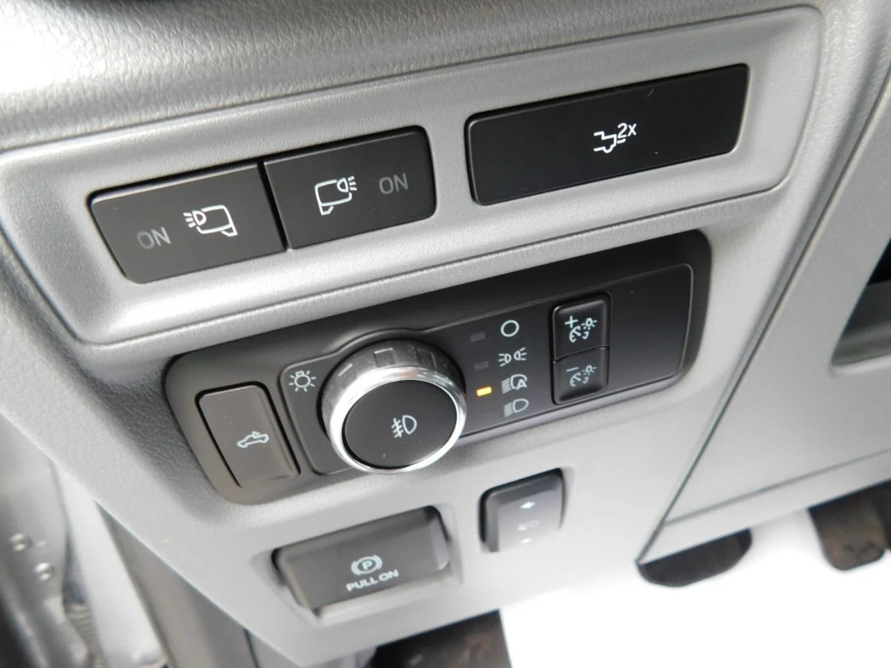 Used 2023 Iconic Silver Metallic Ford LARIAT 4WD SUPERCREW 6.5 ft image 36