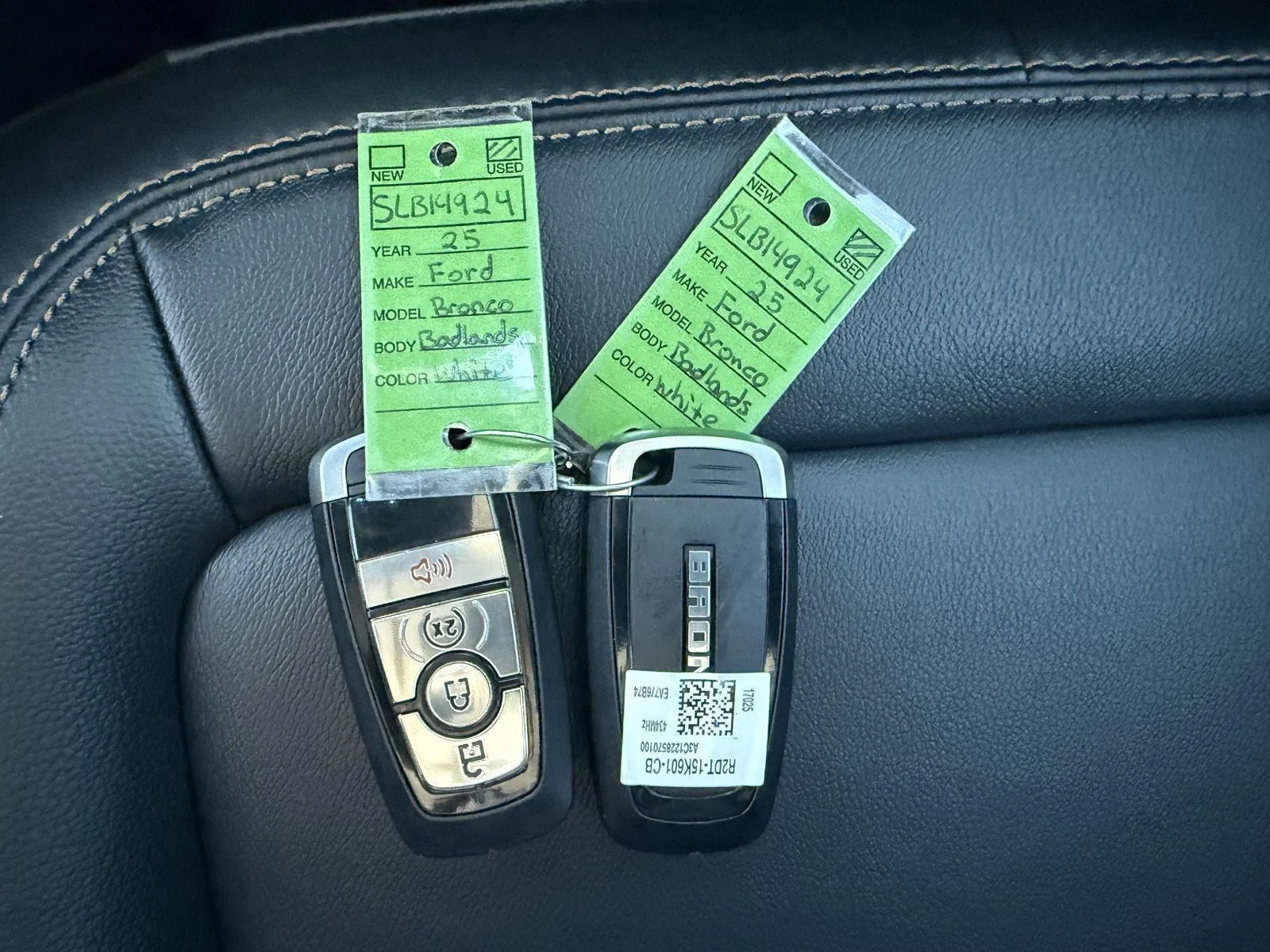 Used 2025 Oxford White Ford Badlands image 21