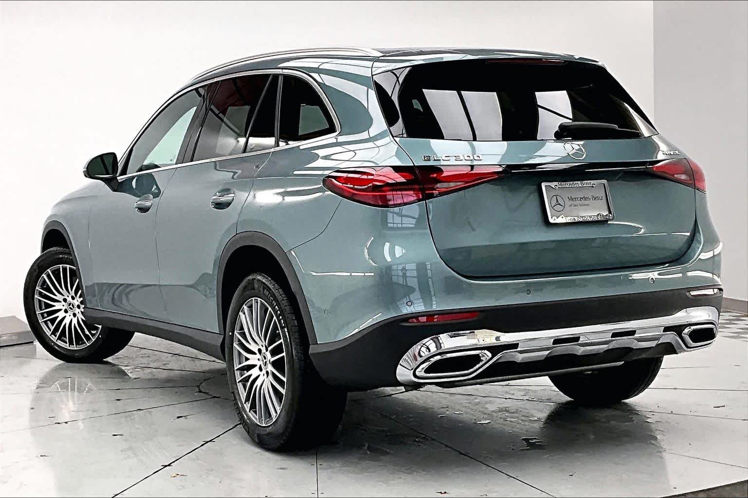 New 2026 Verde Silver Metallic Mercedes-Benz GLC 300 image 4
