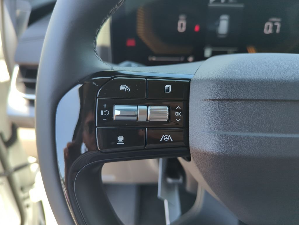 New 2027 Snow White Pearl Kia LX image 22