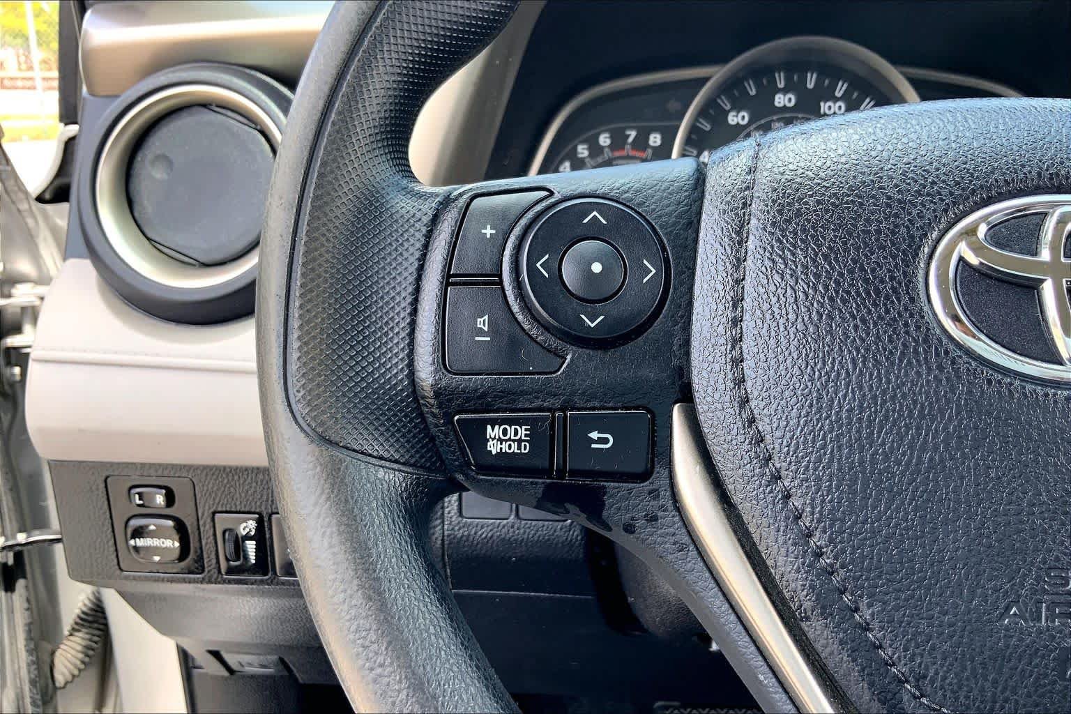 Used 2015 Classic Silver Metallic Toyota LE image 23