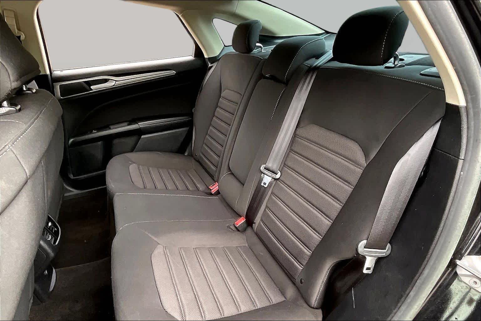 Used 2019 Agate Black Ford SE image 19