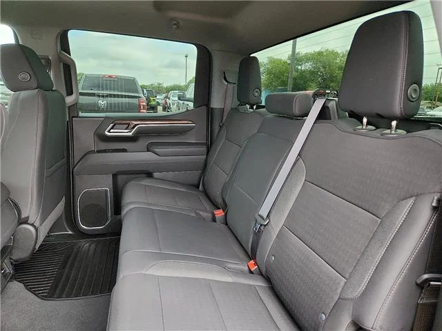 Used 2026 Cypress Gray Chevrolet LT w/1LT 4x4 Crew Cab 5.75 ft. box 147.4 in. WB image 9