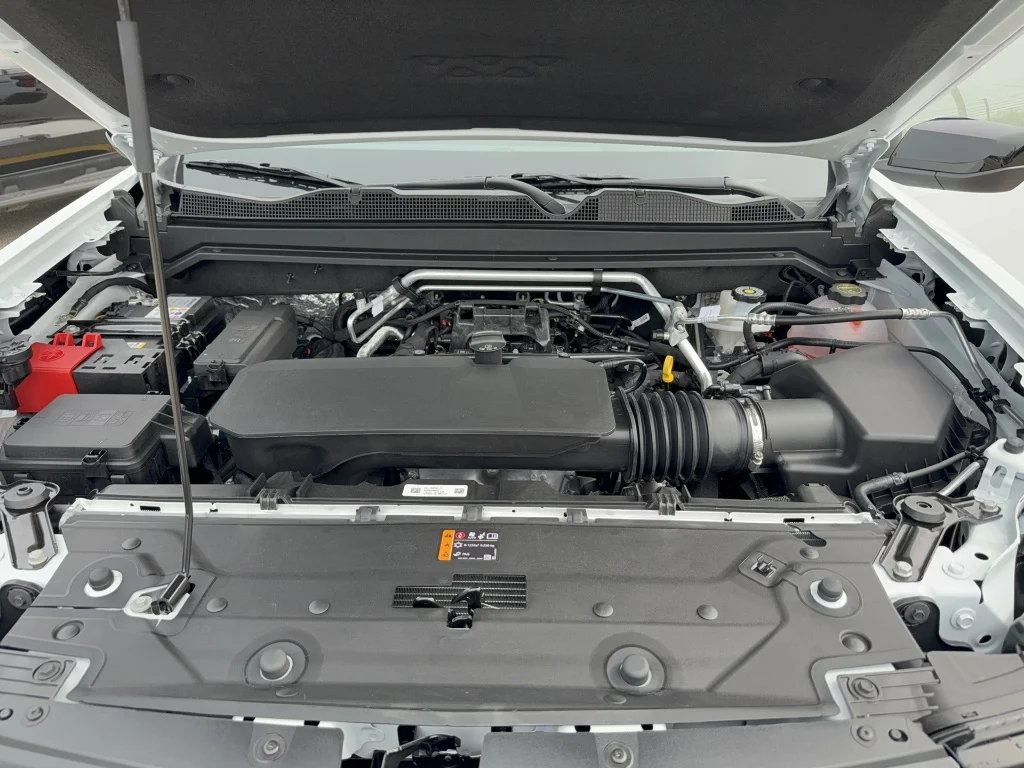 New 2026 Summit White Chevrolet Z71 image 23