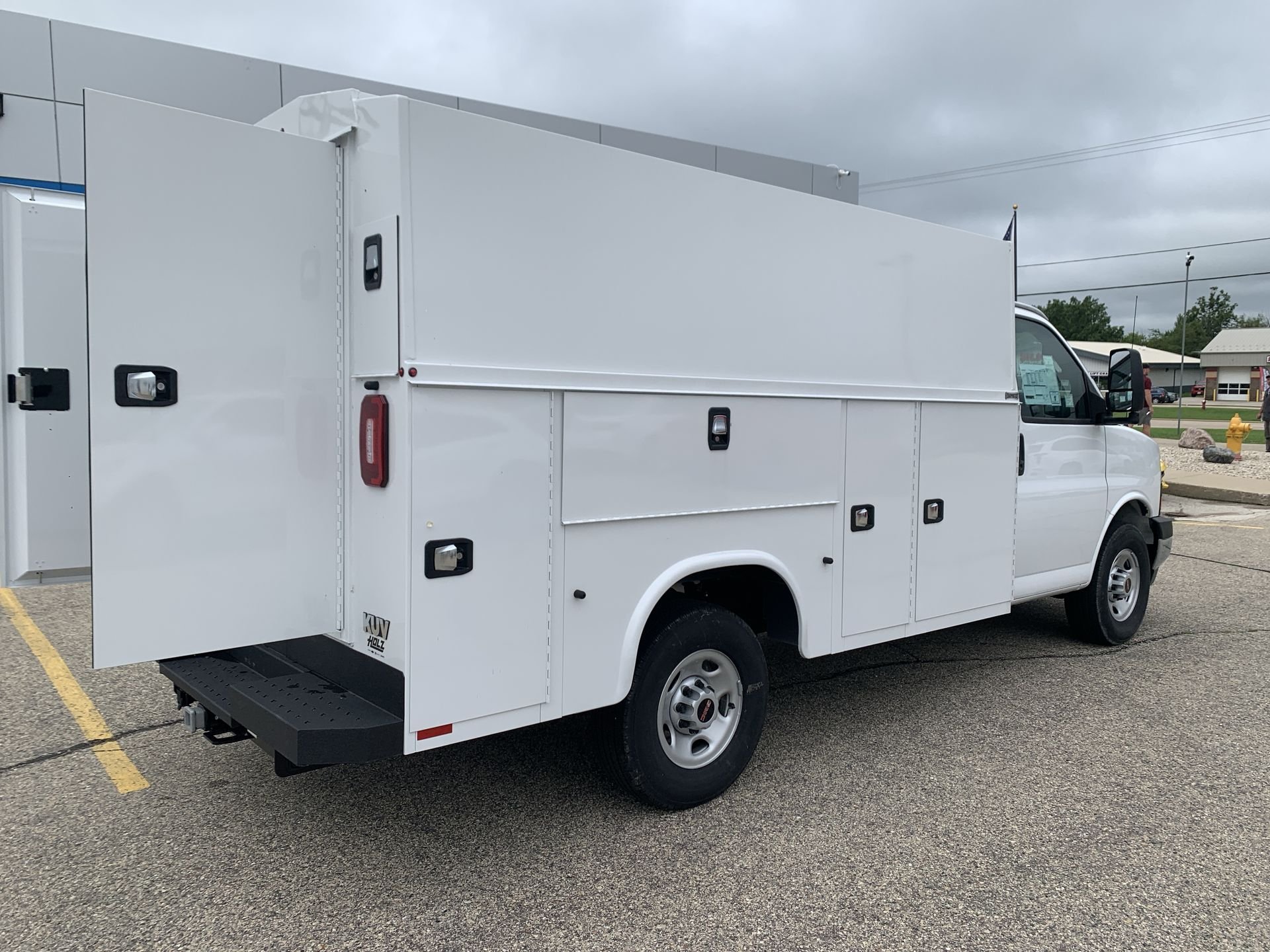 New 2025 Summit White GMC 1WT image 40