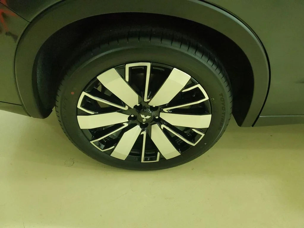 New 2026 Gray Mitsubishi SEL image 6