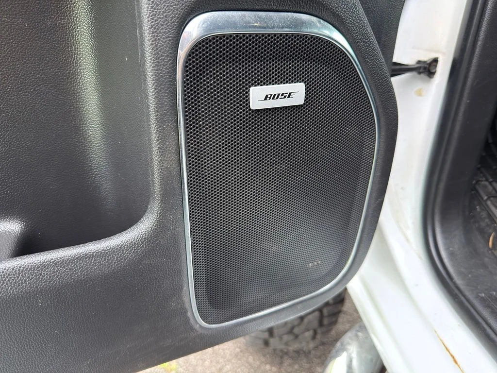 Used 2016 White GMC SLT image 3
