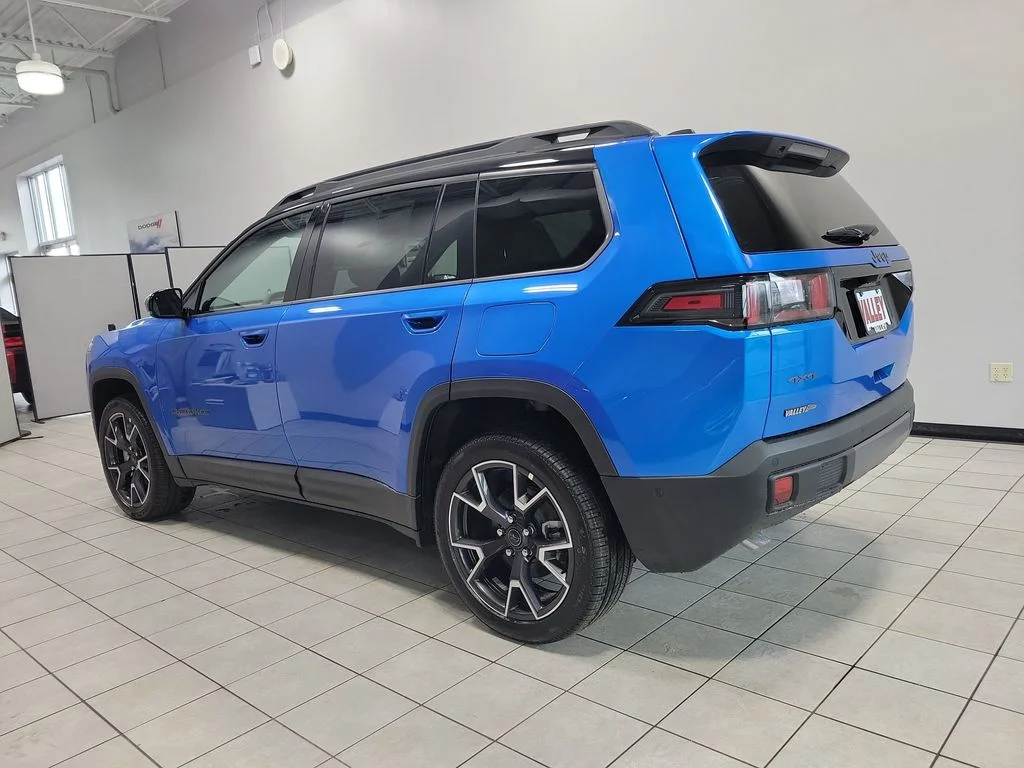 New 2026 Hydro Blue Pearl-Coat Exterior Paint Jeep Overland image 4