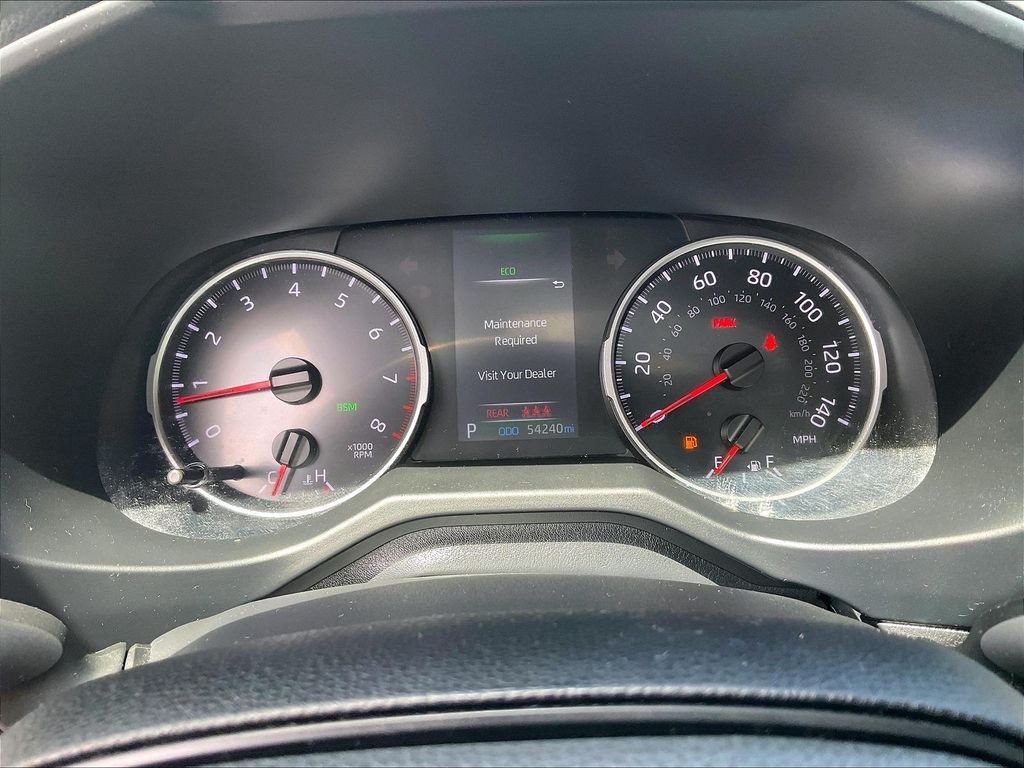 Used 2022 White Toyota XLE image 25