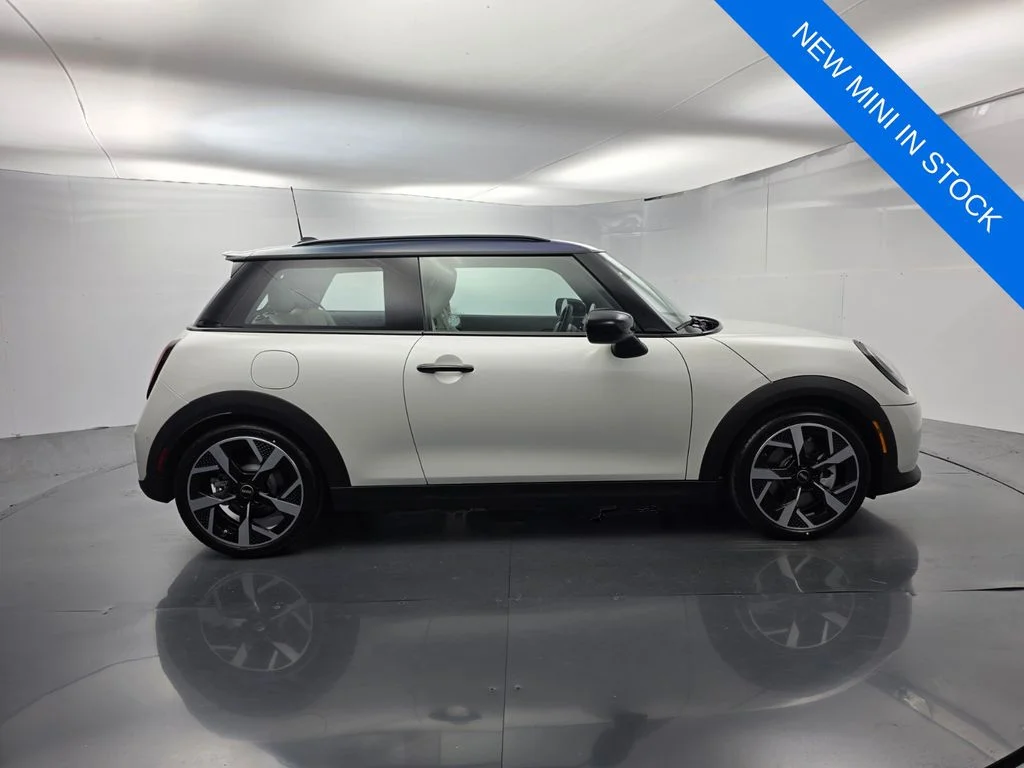 New 2026 White MINI Signature Plus image 3