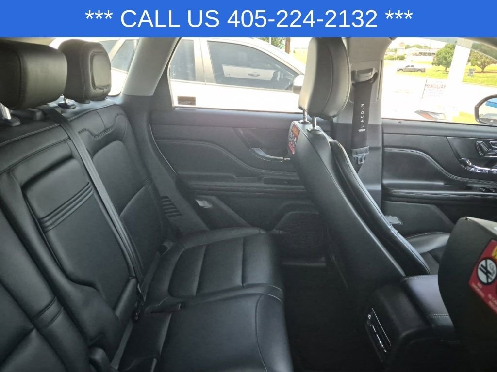 Used 2021 White Lincoln Standard image 25