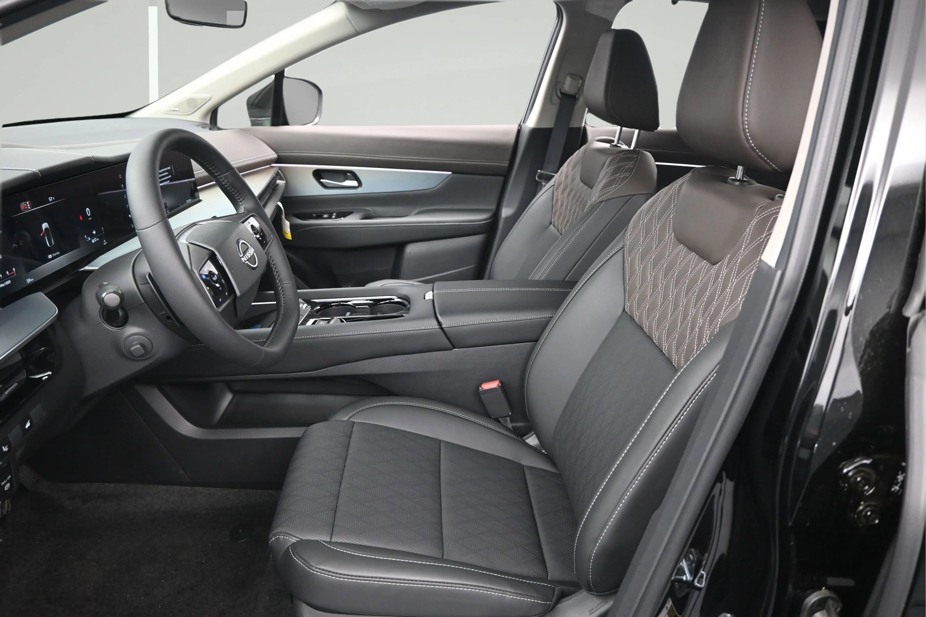 New 2026 Super Black Nissan Platinum image 9