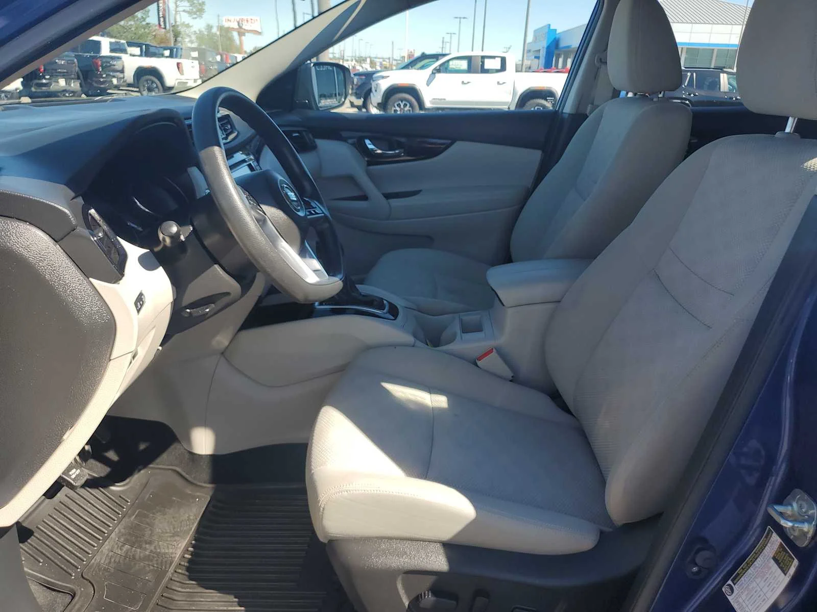 Used 2019  Nissan SV image 16