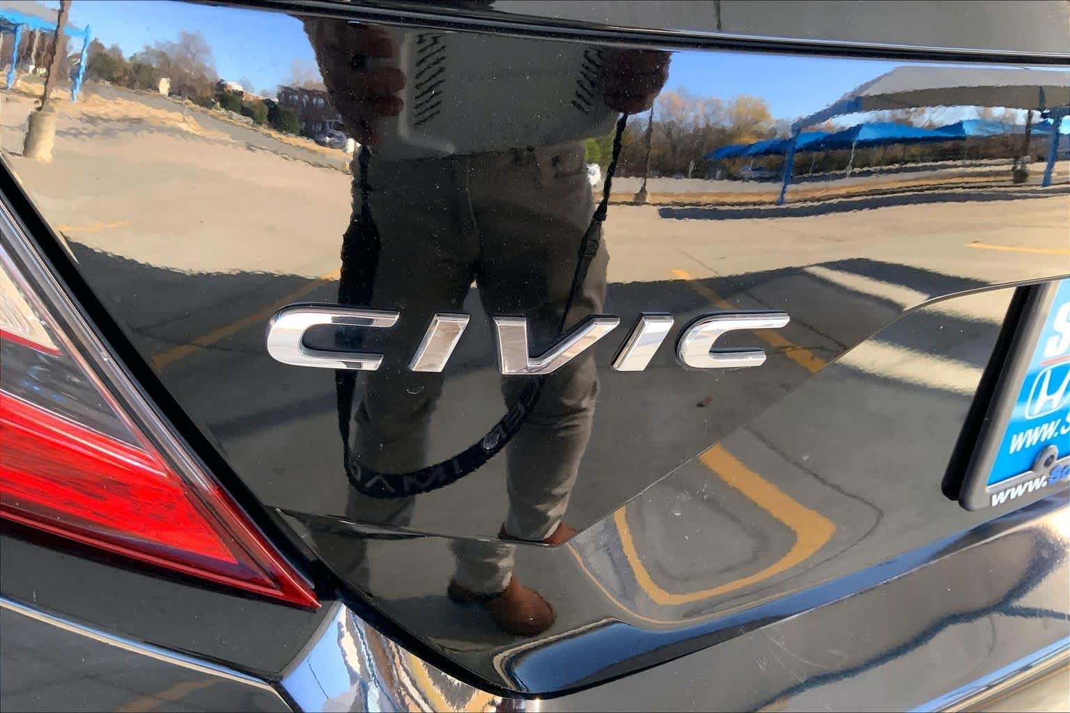 Used 2018 Crystal Black Pearl Honda LX image 10