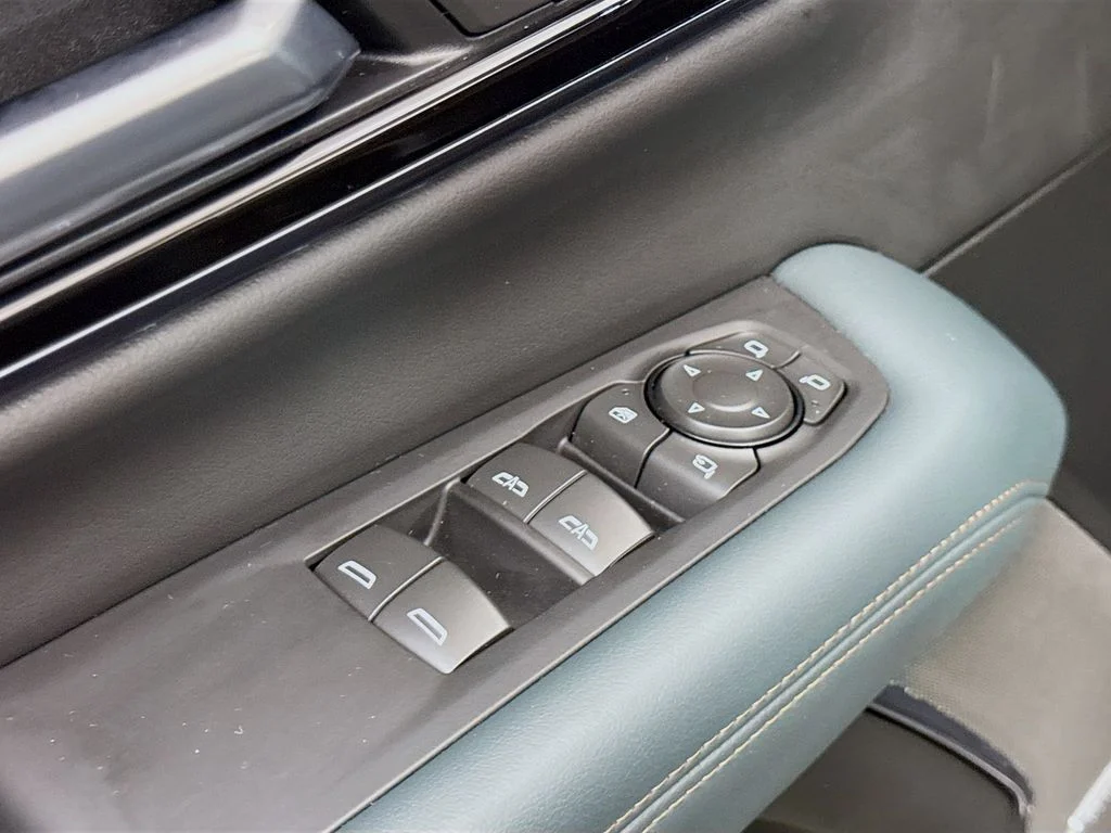 Used 2025 Silver GMC AT4 image 20