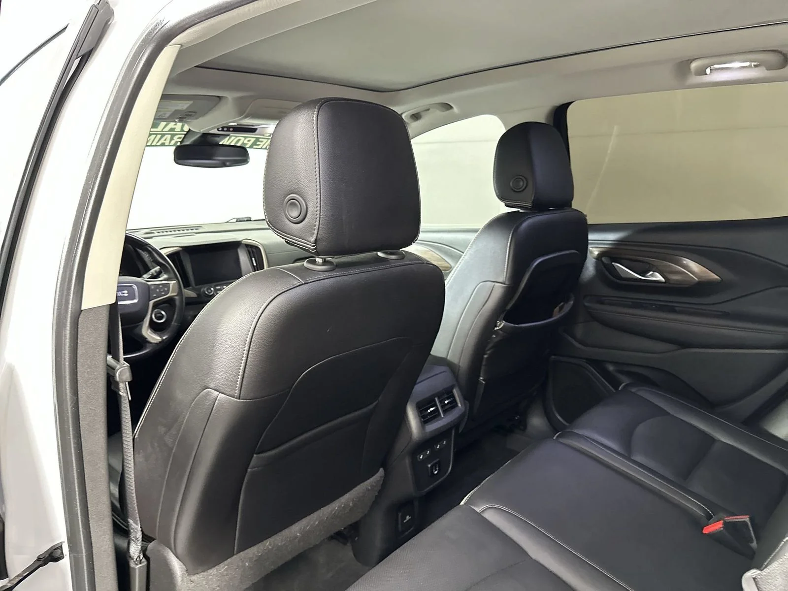 Used 2018 White GMC Denali image 24
