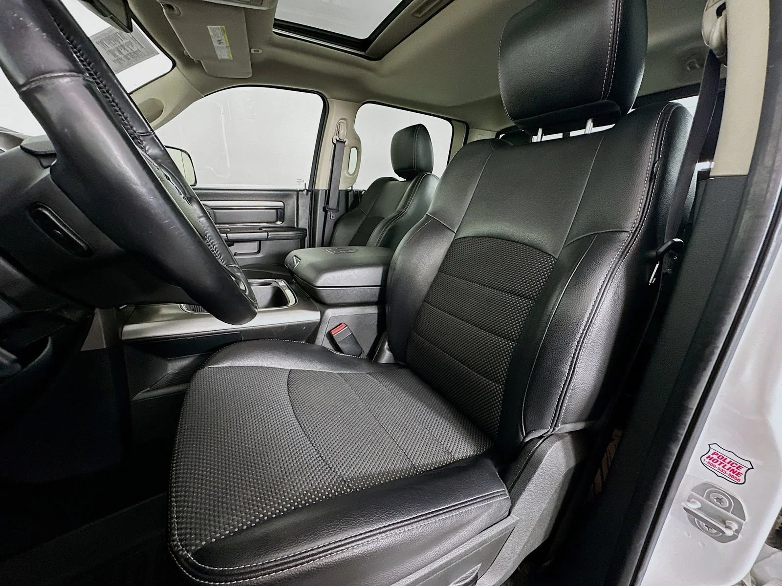 Used 2017  Ram Sport image 21