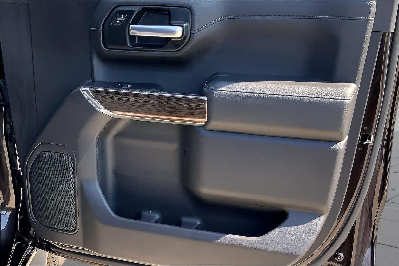 Used 2020 HAVANA BROWN METALLIC Chevrolet LT image 23